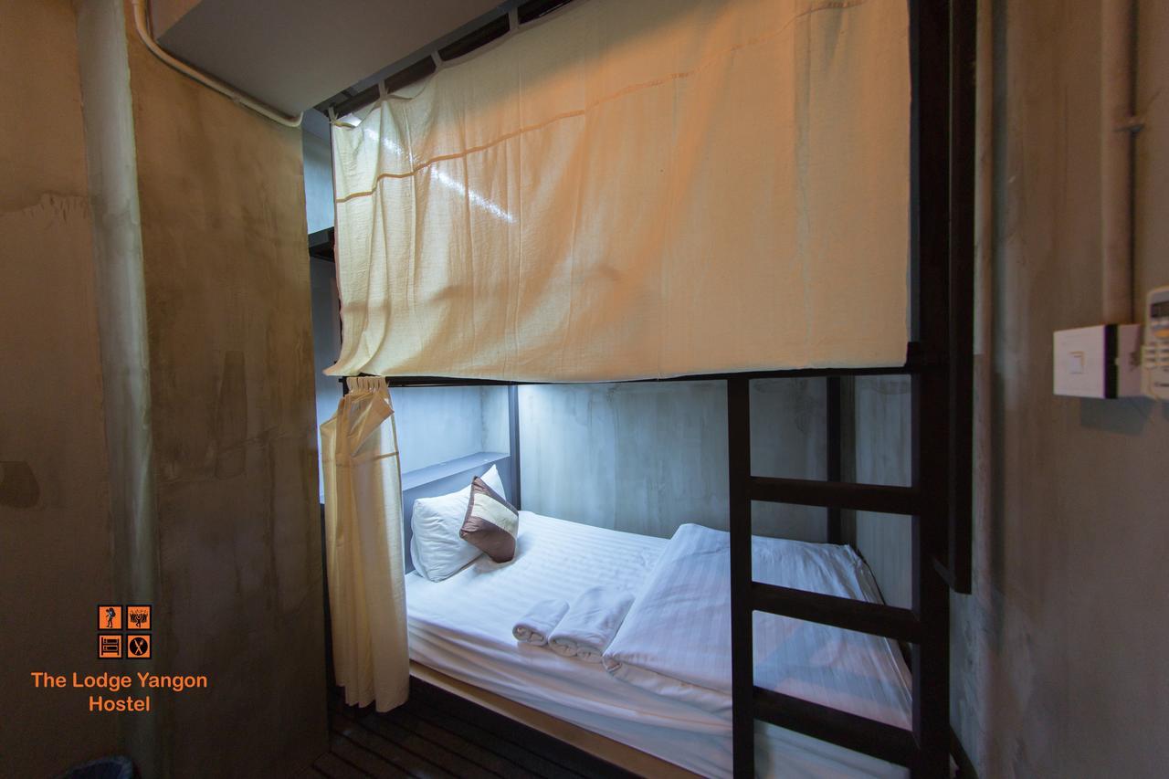 The Lodge Yangon Hostel Exteriör bild