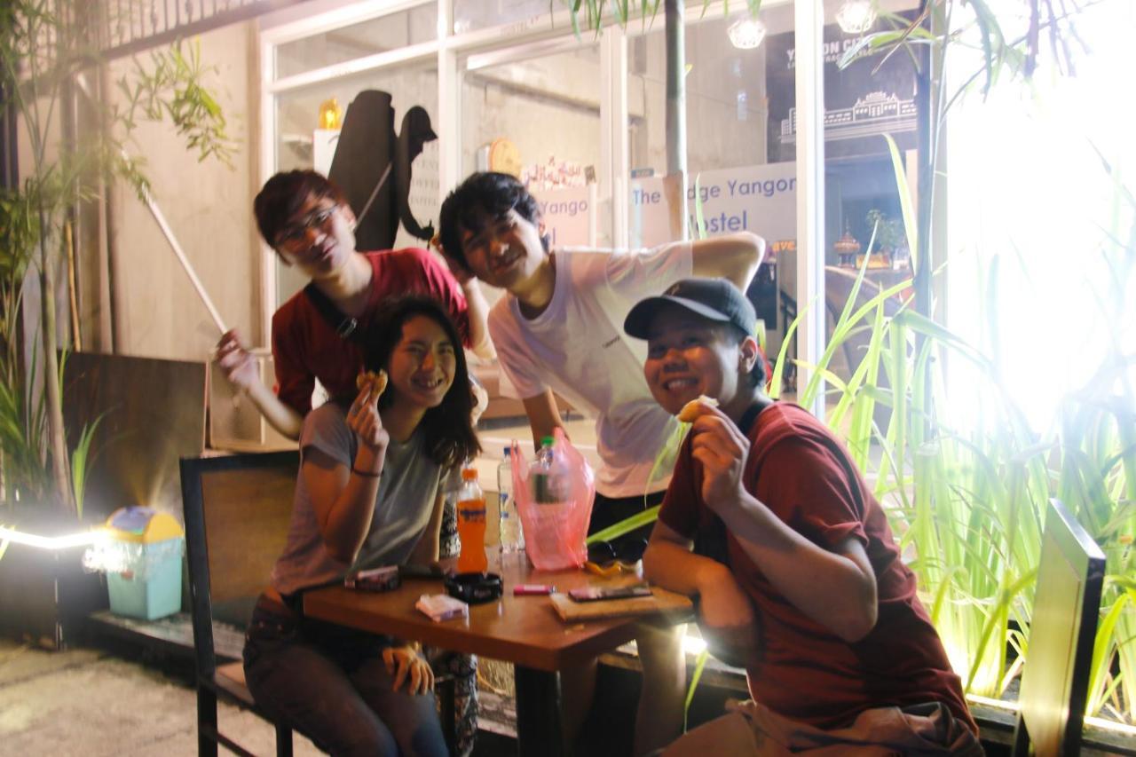 The Lodge Yangon Hostel Exteriör bild