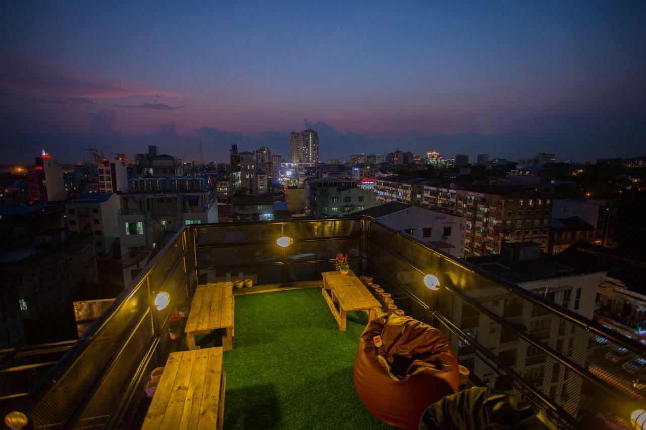The Lodge Yangon Hostel Exteriör bild