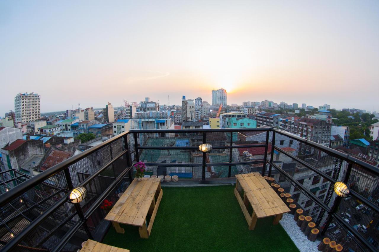 The Lodge Yangon Hostel Exteriör bild