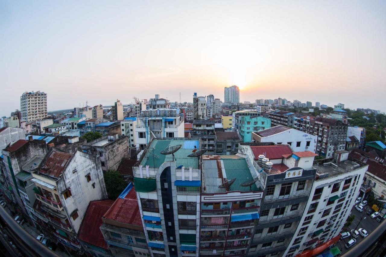 The Lodge Yangon Hostel Exteriör bild